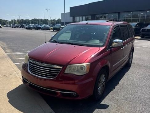 Used 2011 Chrysler Town & Country Limited FWD image 2