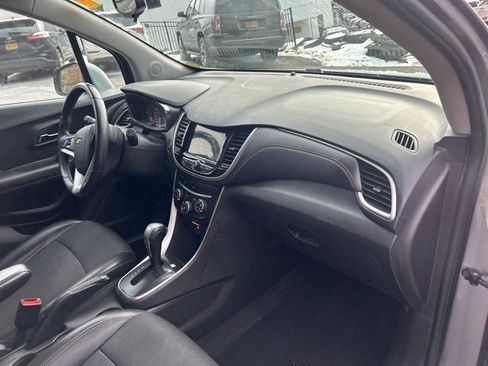Used 2019 Chevrolet Trax LT w/ LT Convenience Package image 9