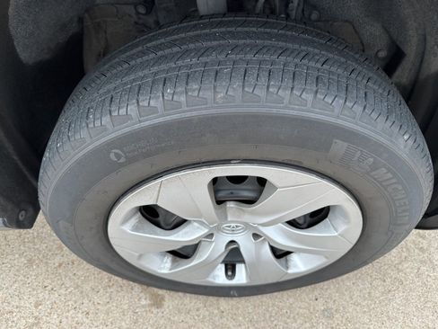 Used 2022 Toyota RAV4 LE image 19