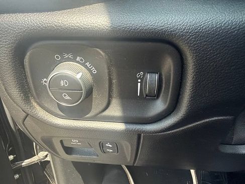 Used 2020 RAM 1500 Big Horn AWD/4WD image 7