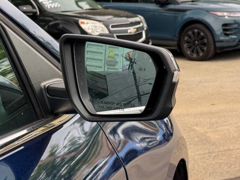 Used 2019 Chevrolet Equinox LT w/ Sun & Navigation Package AWD/4WD image 10