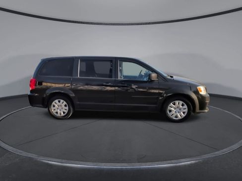 Used 2019 Dodge Grand Caravan SE w/ UConnect Hands-Free Group image 9