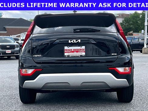 Used 2023 Kia Niro LX FWD image 4