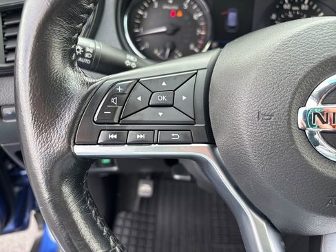 Used 2020 Nissan Rogue SV FWD image 16