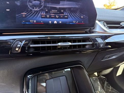 Used 2025 BMW X2 xDrive28i w/ Technology Package image 29