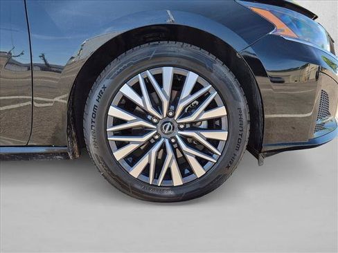 Used 2025 Nissan Altima 2.5 SV FWD image 21