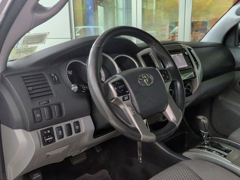Used 2015 Toyota Tacoma 4x4 Double Cab w/ SR5 Package image 8