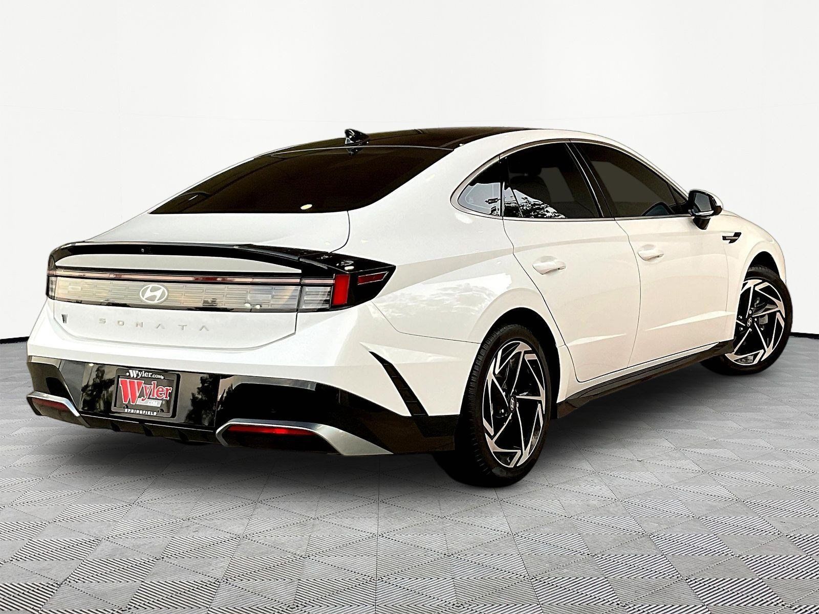 Used 2024 Hyundai Sonata SEL w/ Convenience Package FWD image 6