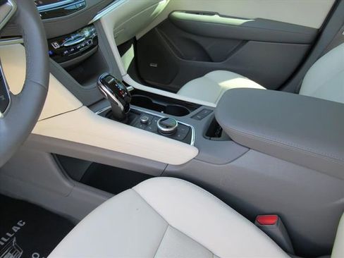 Used 2023 Cadillac XT5 Premium Luxury w/ Technology Package FWD image 15