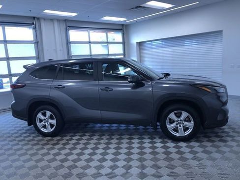 Certified 2024 Toyota Highlander LE AWD/4WD image 35