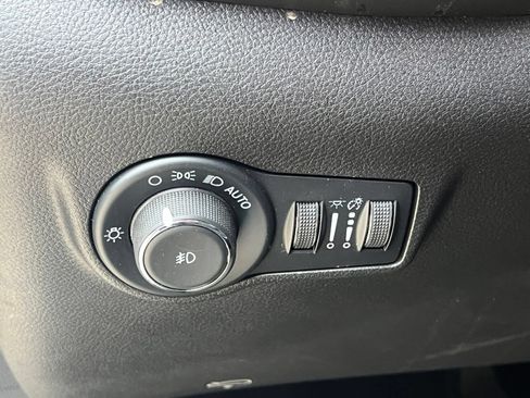 Used 2025 Jeep Compass Trailhawk AWD/4WD image 25