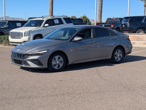 Certified 2024 Hyundai Elantra SE image 7