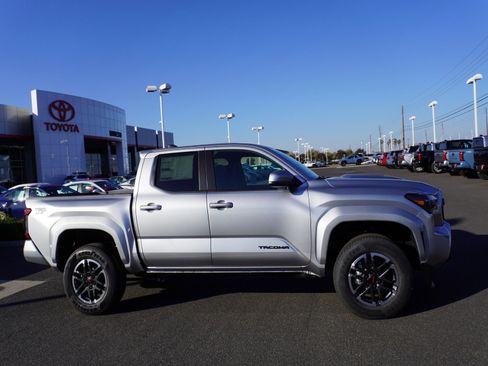 New 2026 Toyota Tacoma TRD Sport AWD/4WD image 4