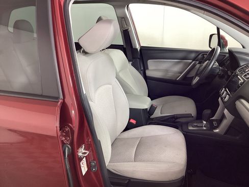 Used 2018 Subaru Forester 2.5i Premium w/ Protection Package #1 AWD/4WD image 8