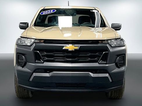 Used 2024 Chevrolet Colorado W/T image 2