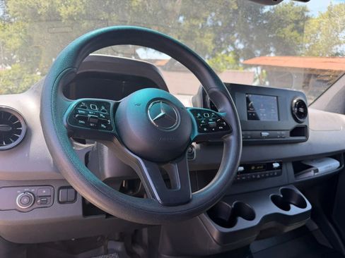 Used 2019 Mercedes-Benz Sprinter 2500 image 11