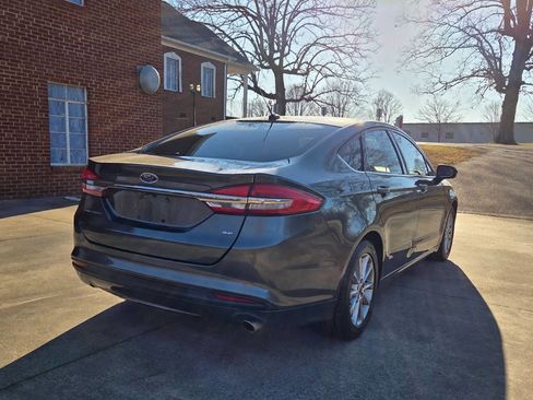 Used 2017 Ford Fusion SE image 5