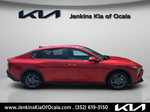 New 2025 Kia K4 LXS image 2