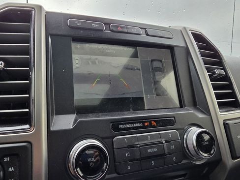 Used 2018 Ford F150 Platinum w/ Equipment Group 701A Luxury image 17