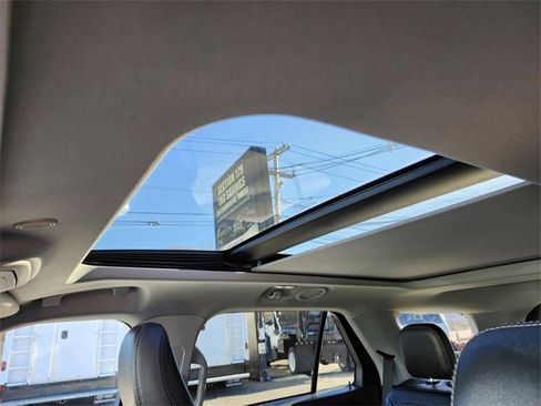 Certified 2022 Ford Explorer XLT w/ Equipment Group 202A image 21