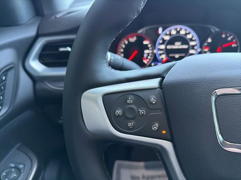 Used 2023 GMC Acadia SLT w/ Technology Package image 15