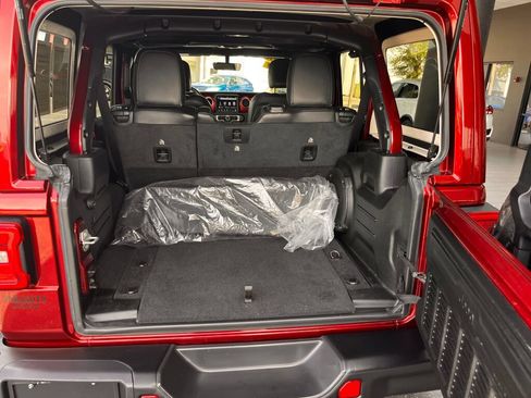 Used 2021 Jeep Wrangler Unlimited Rubicon AWD/4WD image 29