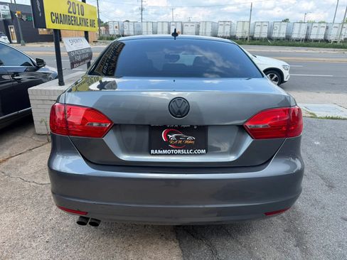 Used 2013 Volkswagen Jetta SE FWD image 4