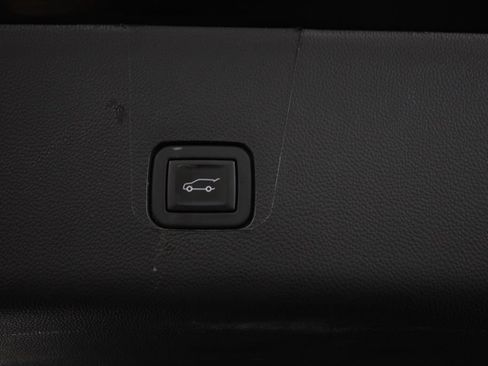 Used 2023 Chevrolet Traverse LT FWD image 7