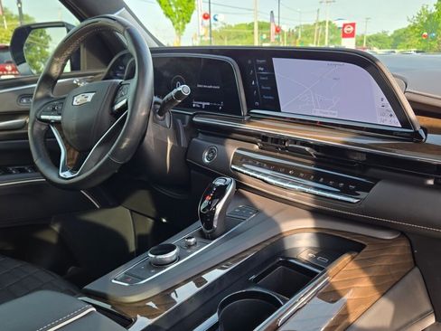 Used 2024 Cadillac Escalade Sport Platinum w/ LPO, ONYX Package AWD/4WD image 8