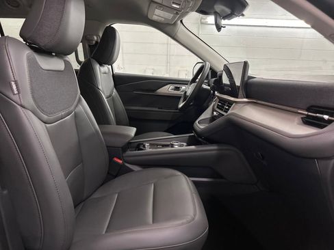New 2025 Ford Explorer Active w/ Active Comfort Package image 29