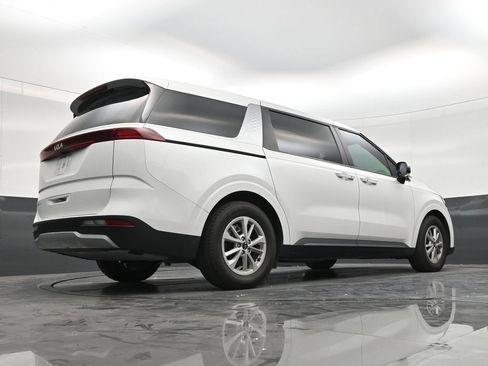 Used 2024 Kia Carnival LX FWD image 24