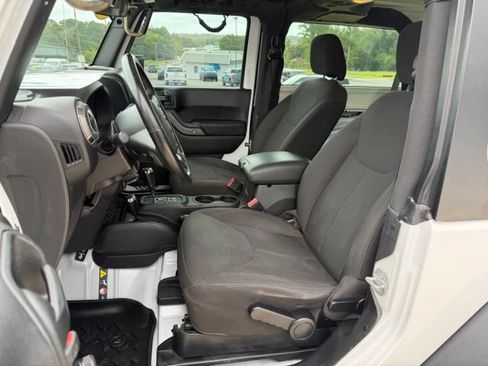 Used 2018 Jeep Wrangler Sport AWD/4WD image 13