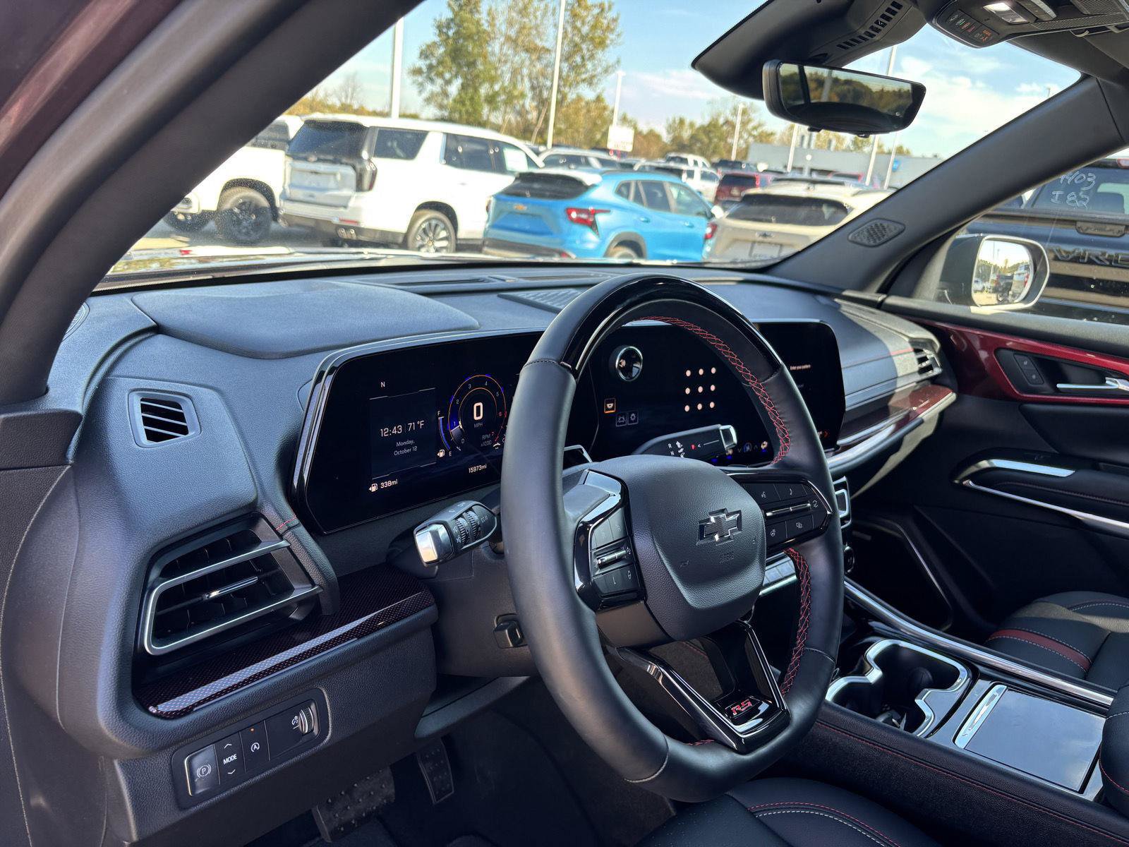 Used 2024 Chevrolet Traverse RS FWD image 18