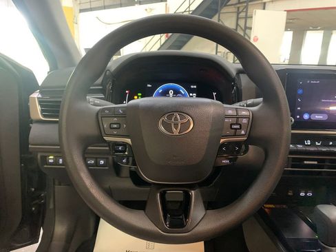 Used 2026 Toyota Camry LE FWD image 26