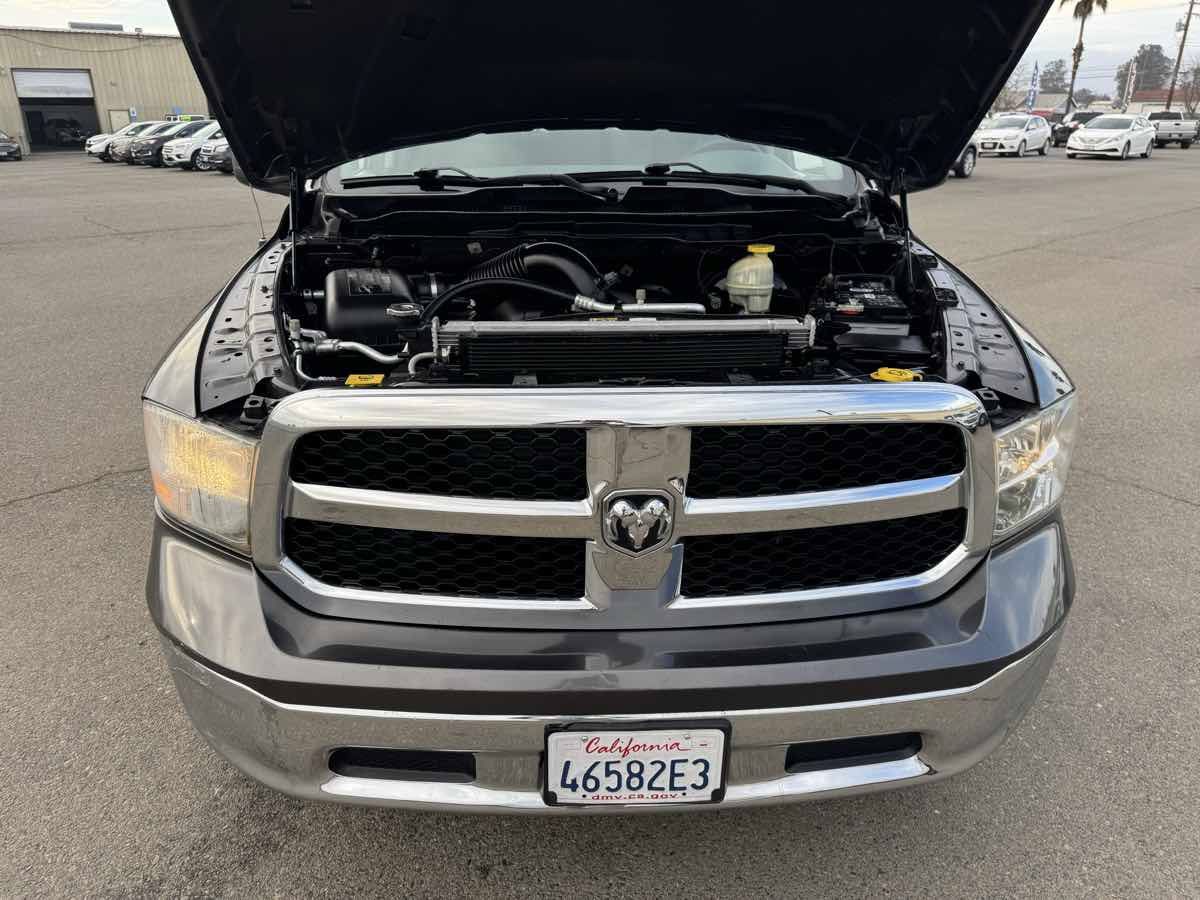 Used 2017 RAM 1500 Classic SLT AWD/4WD image 40