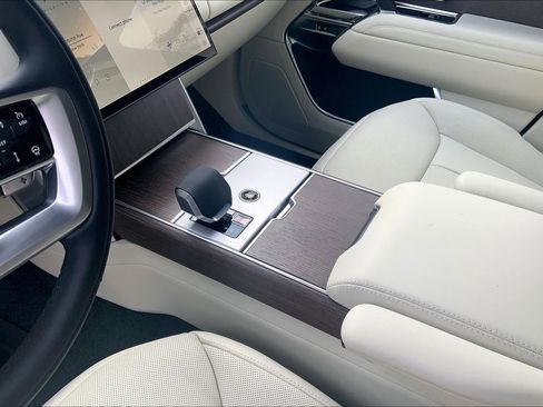 New 2025 Land Rover Range Rover Long Wheelbase SE image 7