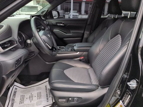 Certified 2024 Toyota Highlander XSE AWD/4WD image 9