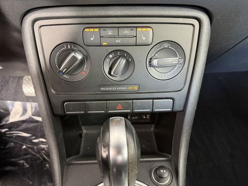 Used 2016 Volkswagen Beetle 1.8T SE image 17