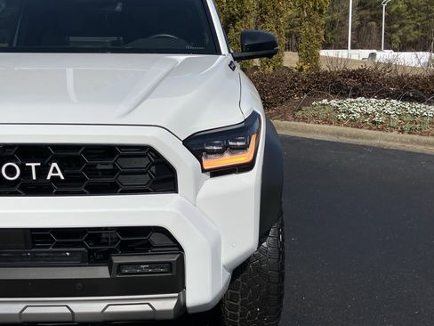 Used 2025 Toyota 4Runner Trailhunter image 5