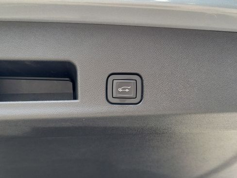 Used 2024 GMC Acadia AT4 w/ Luxury Package image 11