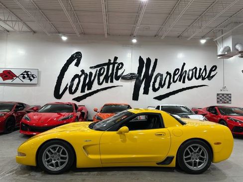 Used 2004 Chevrolet Corvette Z06 w/ Memory Package RWD image 2