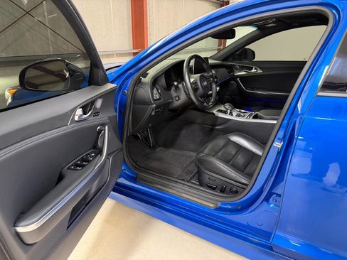 Used 2021 Kia Stinger GT2 image 39
