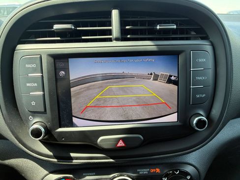 Used 2025 Kia Soul LX w/ LX Technology Package FWD image 18