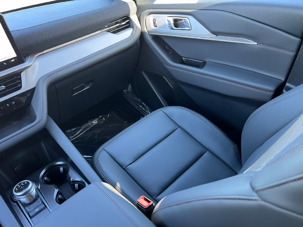 Used 2027 Ford Explorer Active w/ Active Comfort Package AWD/4WD image 32