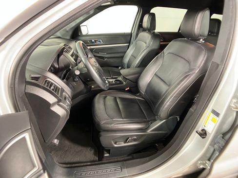 Used 2018 Ford Explorer XLT w/ Equipment Group 202A image 29