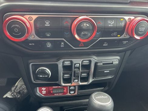 Used 2022 Jeep Gladiator Rubicon w/ Trailer Tow Package image 12