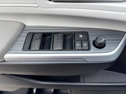 Used 2026 Toyota Sienna XLE FWD image 13