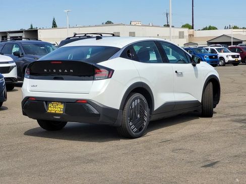 New 2026 Nissan Leaf FWD image 4