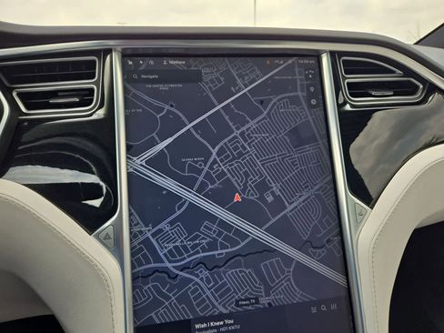Used 2018 Tesla Model X 100D AWD/4WD image 25