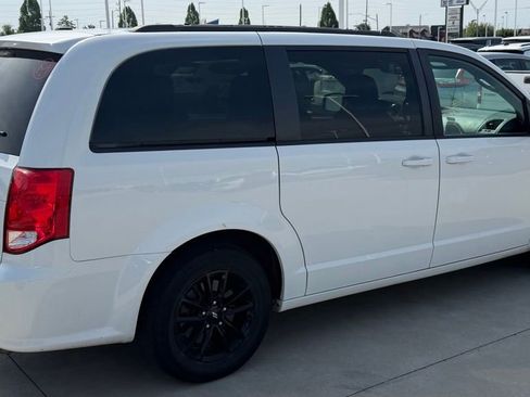 Used 2020 Dodge Grand Caravan SE FWD image 5